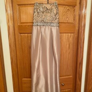 Sue Wong evening gown size 4 bran new with tags